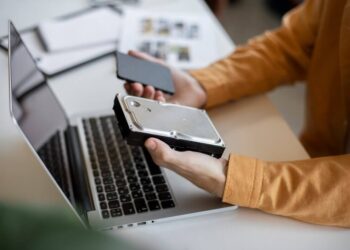 Recovering data from an undetected hard drive